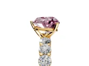 Shared-Prong Engagement Ring Setting for Fancy Pink Heart-Shaped Center with Graduated Accents and Prong Head in Yellow Gold