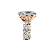 Shared-Prong Engagement Ring Setting for Oval Center with Graduated Accents and Prong Head in Rose Gold