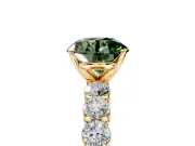 Shared-Prong Engagement Ring Setting for Fancy Green Round Cut Center with Graduated Accents and Prong Head in Yellow Gold