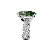 Shared-Prong Engagement Ring Setting for Fancy Green Oval Center with Graduated Accents and Prong Head in Platinum