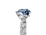 Shared-Prong Engagement Ring Setting for Fancy Blue Heart-Shaped Center with Graduated Accents and Prong Head in White Gold