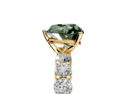 Shared-Prong Engagement Ring Setting for Fancy Green Heart-Shaped Center with Graduated Accents and Prong Head in Yellow Gold