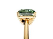 Solitaire Engagement Ring Setting for Fancy Green Radiant Cut Center with Knife Ridge Band and Claw Prong Head in Yellow Gold