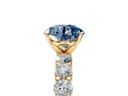 Shared-Prong Engagement Ring Setting for Fancy Blue Round Cut Center with Graduated Accents and Prong Head in Yellow Gold
