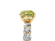 Shared-Prong Engagement Ring Setting for Fancy Yellow Cushion Cut Center with Graduated Accents and Prong Head in Yellow Gold