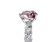 Shared-Prong Engagement Ring Setting for Fancy Pink Heart-Shaped Center with Graduated Accents and Prong Head in Platinum