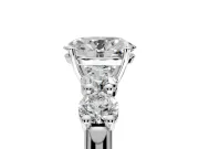 5 Stone Engagement Ring Setting for Oval Center with Graduated Accents and Prong Head in Platinum