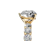Shared-Prong Engagement Ring Setting for Heart-Shaped Center with Graduated Accents and Prong Head in Yellow Gold