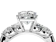 5 Stone Engagement Ring Setting for Princess Cut Center with Graduated Accents and Prong Head in Platinum