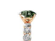 Shared-Prong Engagement Ring Setting for Fancy Green Round Cut Center with Graduated Accents and Prong Head in Rose Gold