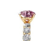 Shared-Prong Engagement Ring Setting for Fancy Pink Round Cut Center with Graduated Accents and Prong Head in Yellow Gold