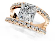 Solitaire Engagement Ring Setting for Radiant Cut Center with Wide-Open Split Shank and Prong Head in Rose Gold
